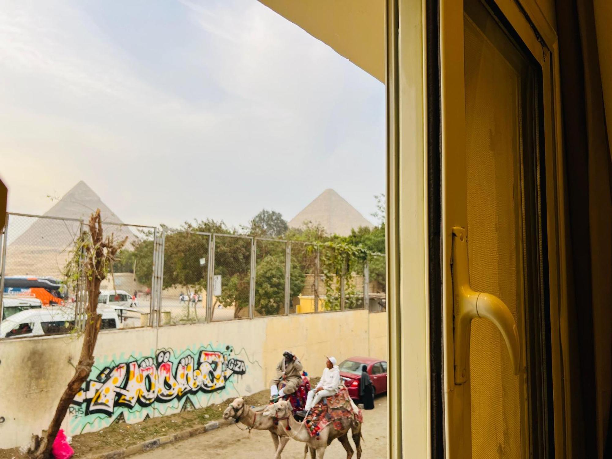 Отель Great Scarab Pyramids View Kafrat al Jabal Экстерьер фото